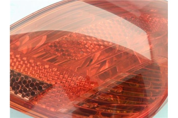 Recambio de piloto trasero derecho para peugeot 308 1.6 gt referencia OEM IAM 9680425680 25899402 