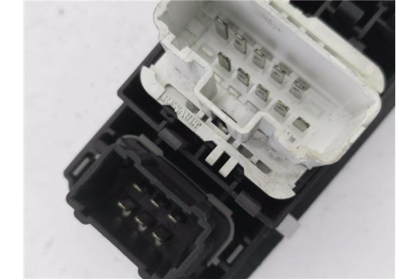 Recambio de mando elevalunas delantero izquierdo para renault laguna ii grandtour (kg0) 2.0 dci (kg1t) referencia OEM IAM 820039