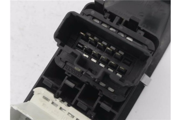 Recambio de mando elevalunas delantero izquierdo para renault laguna ii grandtour (kg0) 2.0 dci (kg1t) referencia OEM IAM 820039