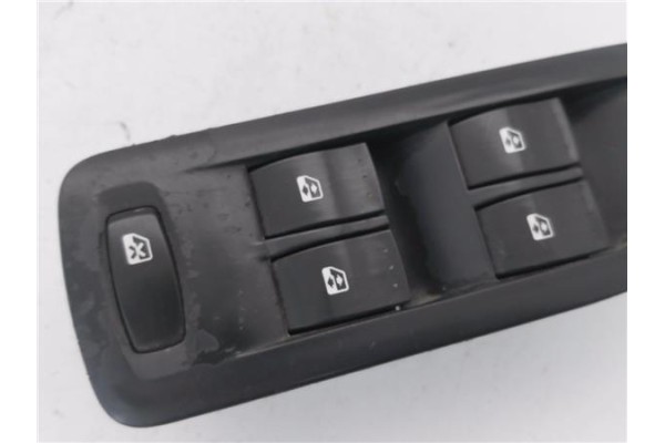 Recambio de mando elevalunas delantero izquierdo para renault laguna ii grandtour (kg0) 2.0 dci (kg1t) referencia OEM IAM 820039