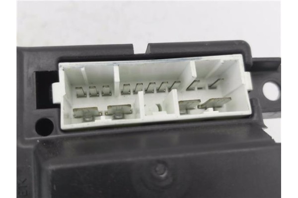 Recambio de mando elevalunas delantero izquierdo para jeep grand cherokee (wj/wg) 3.1 td laredo referencia OEM IAM 5JM62DX9AB 30