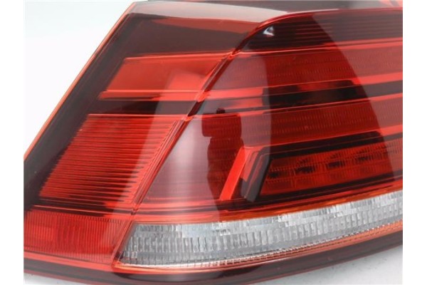 Recambio de piloto trasero izquierdo para volkswagen golf vii berlina (bq1/be2) 1.6 sport referencia OEM IAM 1544119AZLB 0844119