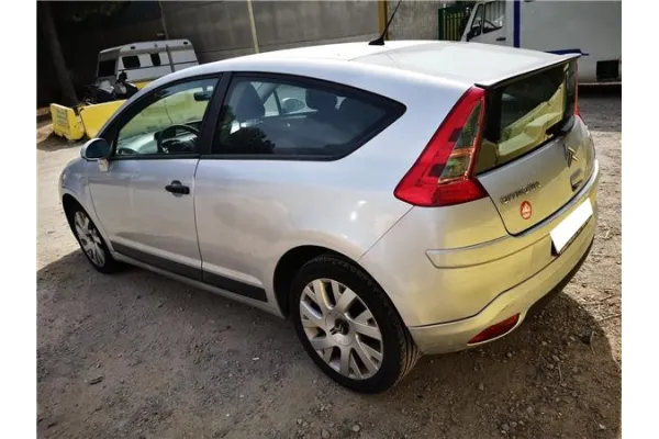 citroen c4 berlina del año 2006