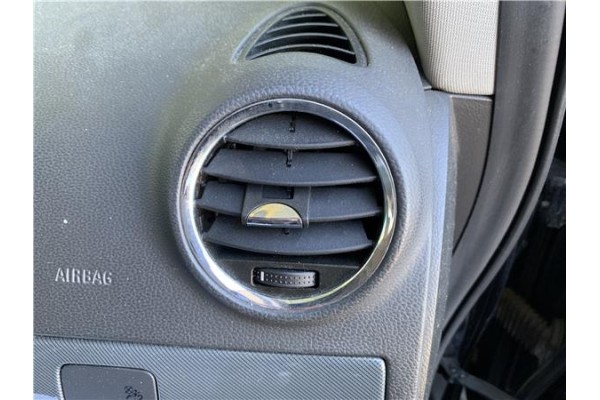 Recambio de rejilla entrada de aire para opel antara 2.2 selective referencia OEM IAM 96661706  
