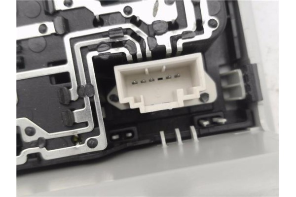 Recambio de luz delantero central techo para volkswagen golf vii berlina (bq1/be2) 1.6 sport referencia OEM IAM 5G0868837 5G0867