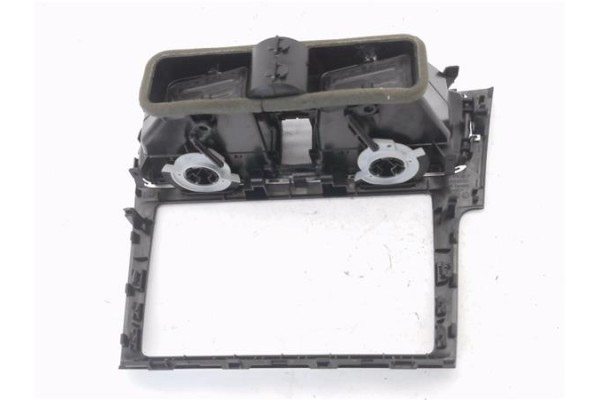 Recambio de rejilla entrada de aire para volkswagen golf vii berlina (bq1/be2) 1.6 sport referencia OEM IAM 5G1819743F 5G1819728