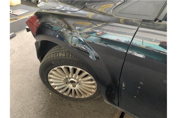 Recambio de aleta delantero izquierda para ford focus ii (da_) 2.0 tdci referencia OEM IAM 1521597  