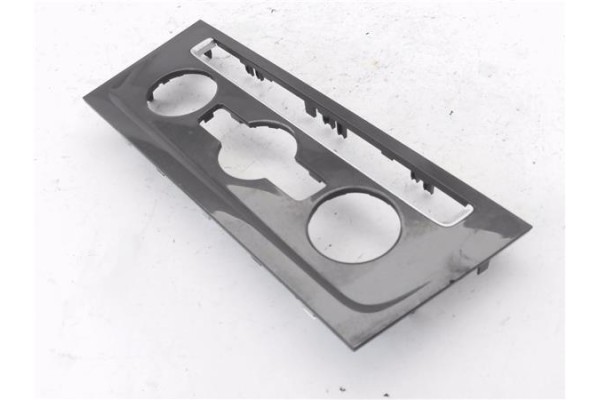 Recambio de embellecedor mando clima para volkswagen golf vii berlina (bq1/be2) 1.6 sport referencia OEM IAM 5G1863100  