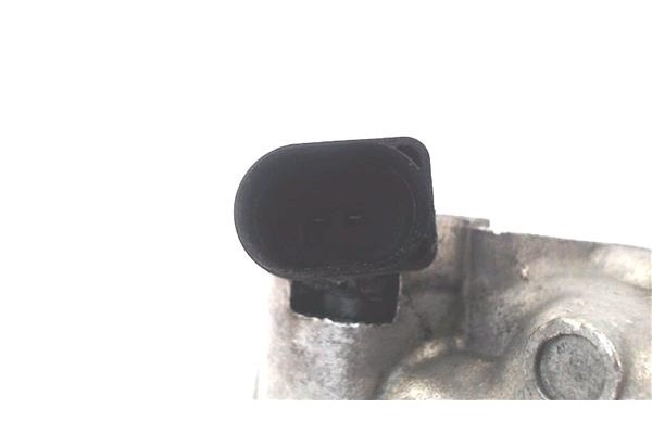 Recambio de compresor aire acond. para volkswagen golf vii berlina (bq1/be2) 1.6 sport referencia OEM IAM 5Q0816803J  