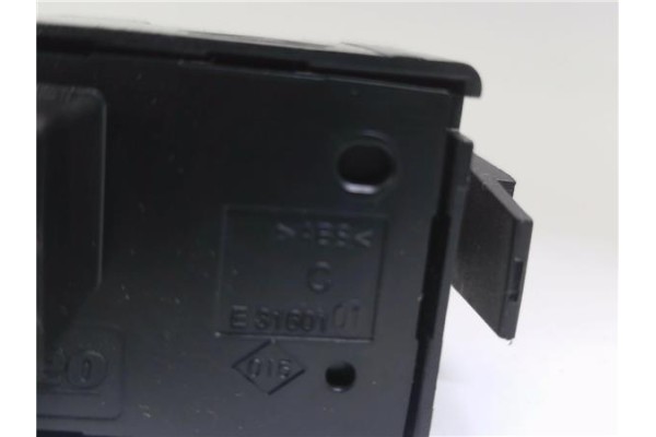 Recambio de interruptor luces emergencia para dacia sandero ii 1.2 ambiance referencia OEM IAM E3160101  