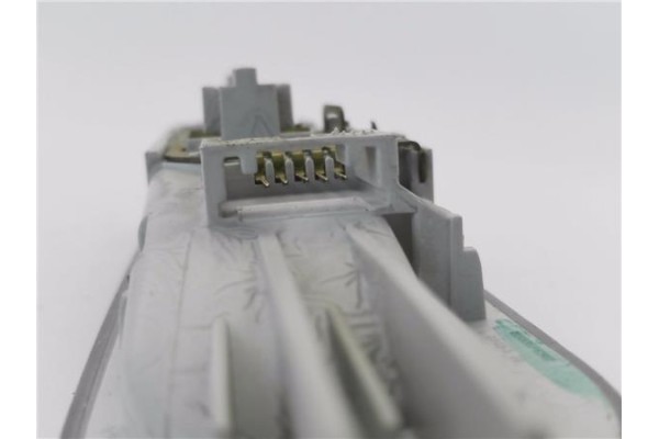 Recambio de luz interior techo para dacia sandero ii 1.2 ambiance referencia OEM IAM 8200074362  