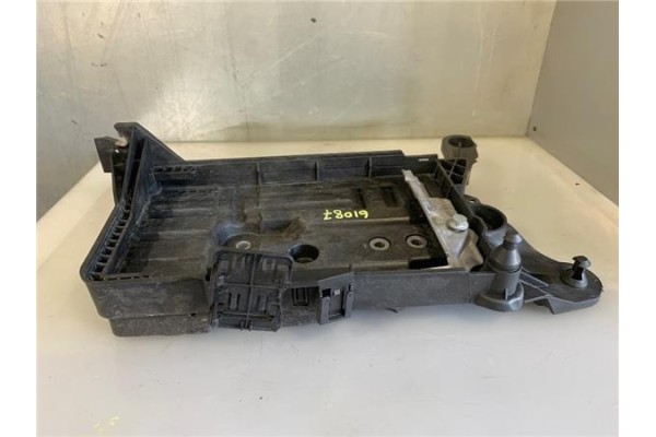 Recambio de soporte bateria para volkswagen golf vii berlina (bq1/be2) 1.6 sport referencia OEM IAM 5Q0915321K  