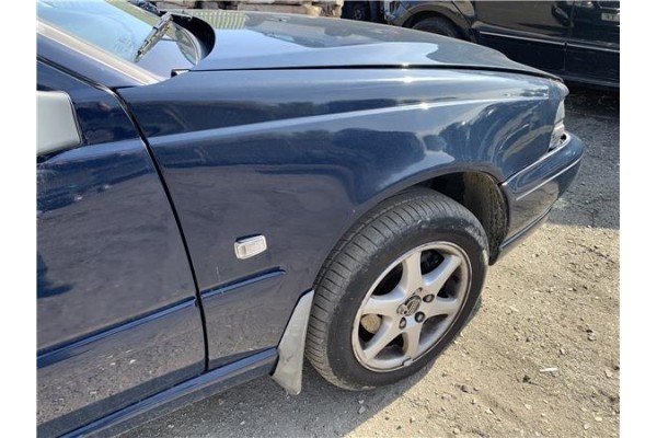 Recambio de aleta delantero derecha para volvo v70 familiar 2.5 referencia OEM IAM 9152680  