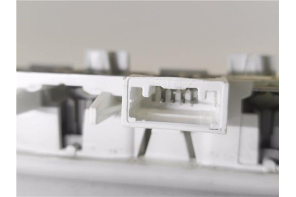 Recambio de luz trasero central techo para renault grand scénic iii (jz0/1_) 1.5 dci referencia OEM IAM 264300008R  