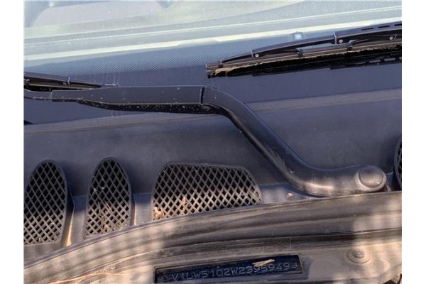 Recambio de brazo limpiaparabrisas delantero derecho para volvo v70 familiar 2.5 referencia OEM IAM 9169315  