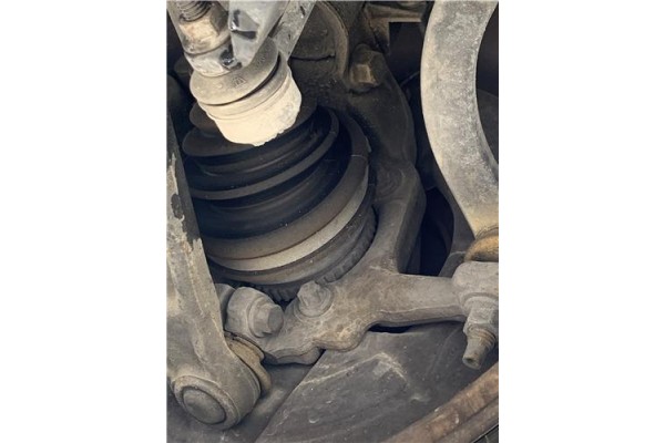 Recambio de mangueta delantero derecha para volvo v70 familiar 2.5 referencia OEM IAM 9140342  