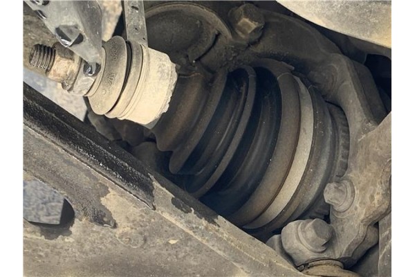 Recambio de palier delantero derecho para volvo v70 familiar 2.5 referencia OEM IAM 8111303  
