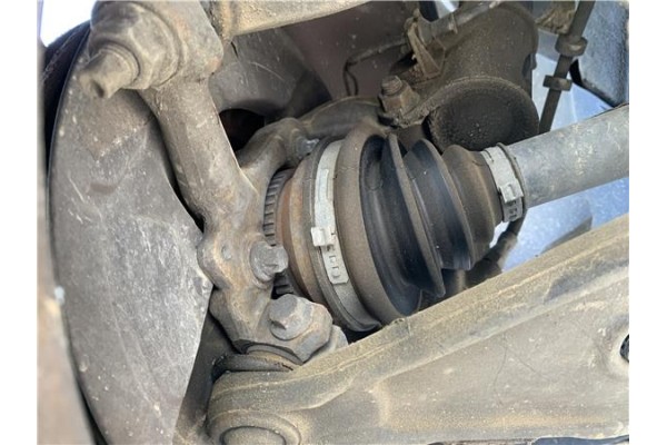 Recambio de palier delantero izquierdo para volvo v70 familiar 2.5 referencia OEM IAM 8111304  