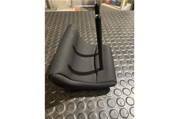 Recambio de reposacabezas asiento trasero central para peugeot 207 1.6 hdi referencia OEM IAM   