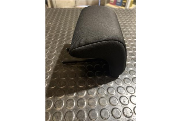 Recambio de reposacabezas asiento trasero central para peugeot 207 1.6 hdi referencia OEM IAM   