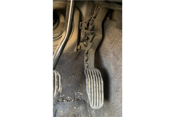 Recambio de pedal acelerador para volvo v70 familiar 2.5 referencia OEM IAM 6842979  
