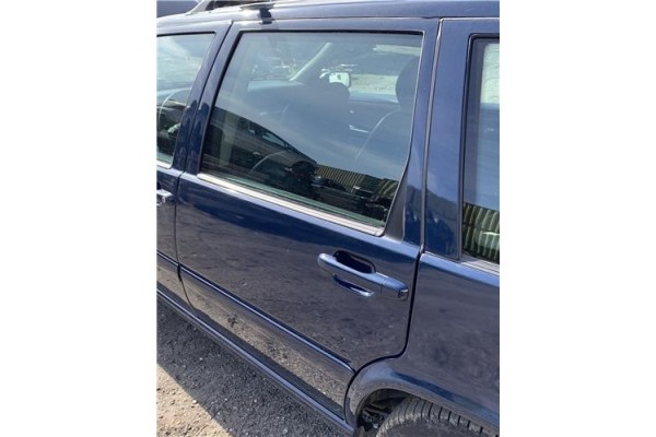Recambio de puerta trasero izquierda para volvo v70 familiar 2.5 referencia OEM IAM 9152525  