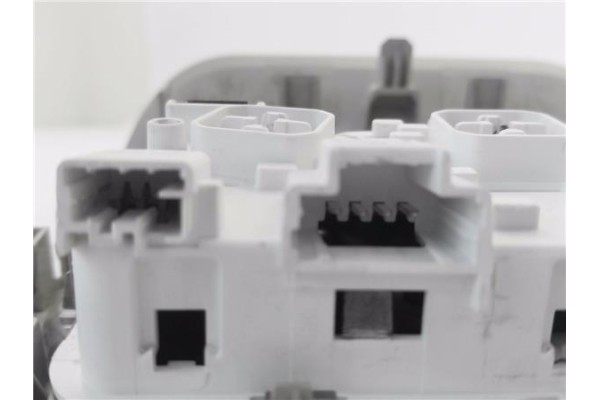 Recambio de luz delantero central techo para citroen c3 1.2 feel referencia OEM IAM 9818840980  