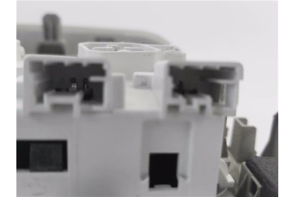 Recambio de luz delantero central techo para citroen c3 1.2 feel referencia OEM IAM 9818840980  