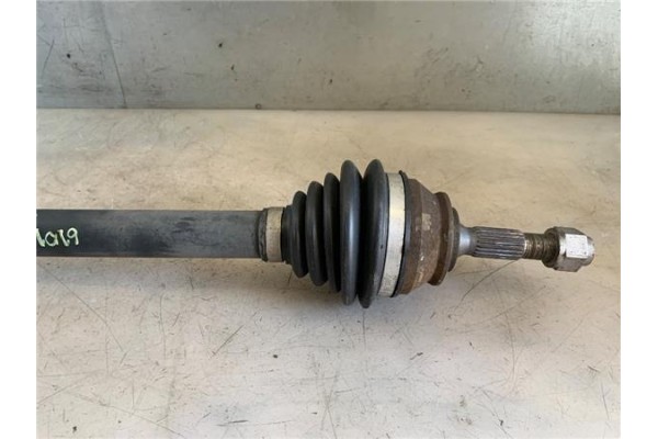 Recambio de palier delantero derecho para citroen c3 1.2 feel referencia OEM IAM 9677476680  