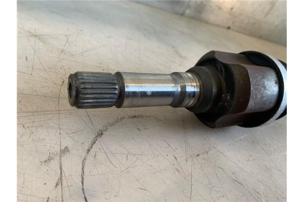 Recambio de palier delantero derecho para citroen c3 1.2 feel referencia OEM IAM 9677476680  
