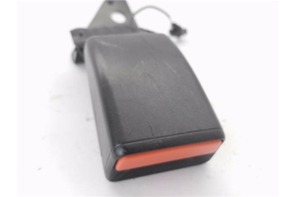 Recambio de anclaje cinturon trasero izquierdo para citroen c3 1.2 feel referencia OEM IAM 6190405B  