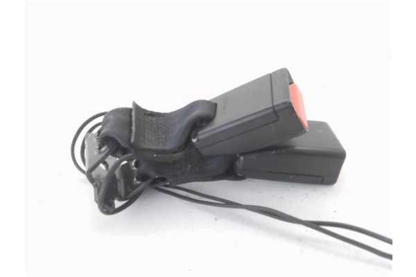 Recambio de anclaje cinturon trasero derecho para citroen c3 1.2 feel referencia OEM IAM 6188682  