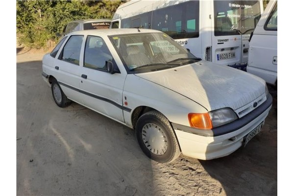 ford escort berlina del año 1990