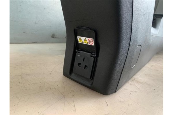 Recambio de embellecedor consola central para jeep renegade (bu) 1.6 limited fwd referencia OEM IAM 735579082  