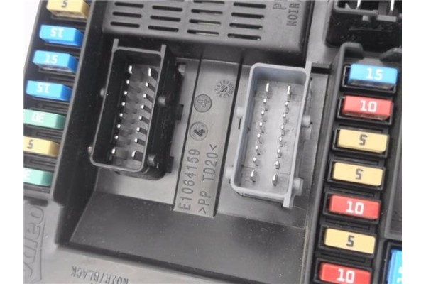 Recambio de bsi para peugeot 208 1.2 access referencia OEM IAM 9819849680  