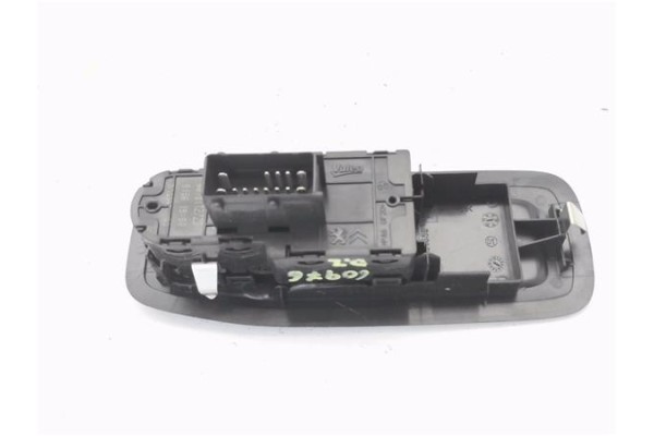 Recambio de mando elevalunas delantero izquierdo para peugeot 208 1.2 access referencia OEM IAM 96751127ZD  