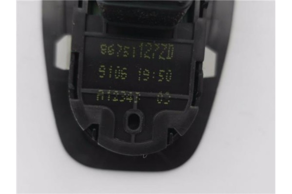 Recambio de mando elevalunas delantero izquierdo para peugeot 208 1.2 access referencia OEM IAM 96751127ZD  