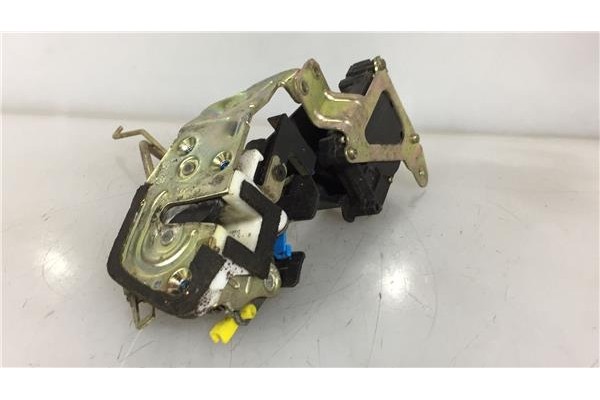 Recambio de cierre electromagnetico delantero derecho para hyundai accent (lc) 1.3 referencia OEM IAM 9574825000  