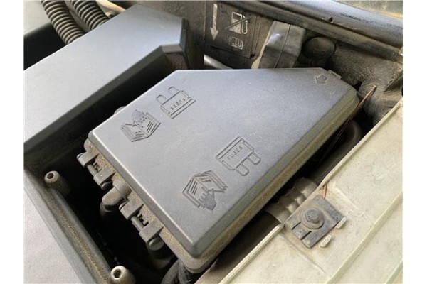 Recambio de caja fusibles/rele para land rover freelander (ln) 2.0 hse familiar referencia OEM IAM YQE102930  