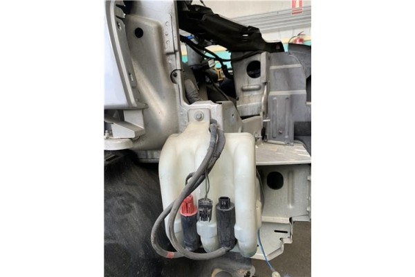 Recambio de deposito limpiaparabrisas para land rover freelander (ln) 2.0 hse familiar referencia OEM IAM AWR4763 AWR4764 