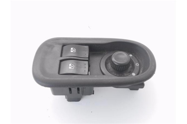 Recambio de mando elevalunas delantero izquierdo para renault master iii combi 2.3 l2h2 3,5t referencia OEM IAM 8200637849  