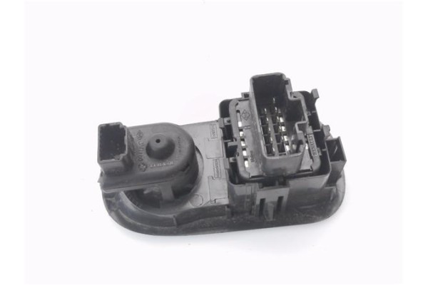 Recambio de mando elevalunas delantero izquierdo para renault master iii combi 2.3 l2h2 3,5t referencia OEM IAM 8200637849  
