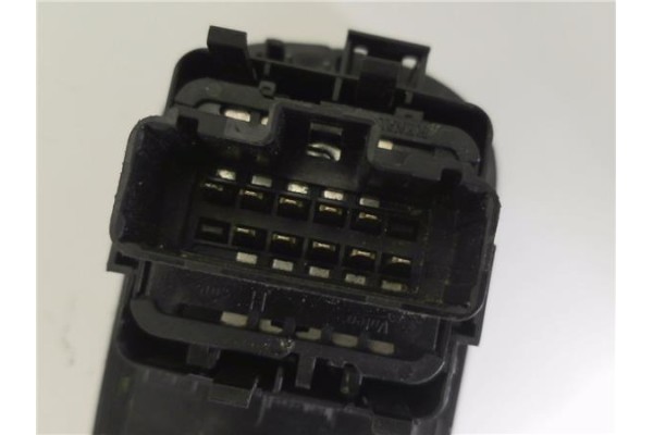 Recambio de mando elevalunas delantero izquierdo para renault master iii combi 2.3 l2h2 3,5t referencia OEM IAM 8200637849  