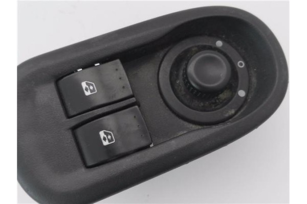 Recambio de mando elevalunas delantero izquierdo para renault master iii combi 2.3 l2h2 3,5t referencia OEM IAM 8200637849  