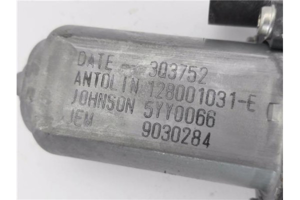 Recambio de motor elevalunas delantero derecho para renault master iii combi 2.3 l2h2 3,5t referencia OEM IAM 128001031E 9030284