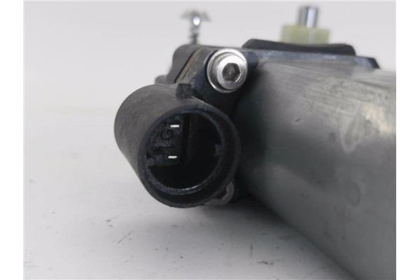 Recambio de motor elevalunas delantero derecho para renault master iii combi 2.3 l2h2 3,5t referencia OEM IAM 128001031E 9030284