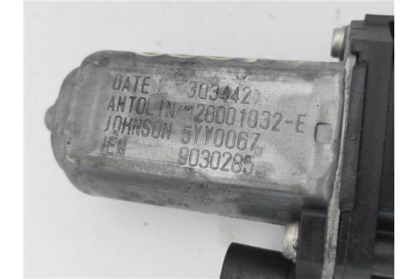 Recambio de motor elevalunas delantero izquierdo para renault master iii combi 2.3 l2h2 3,5t referencia OEM IAM 128001032E 90302