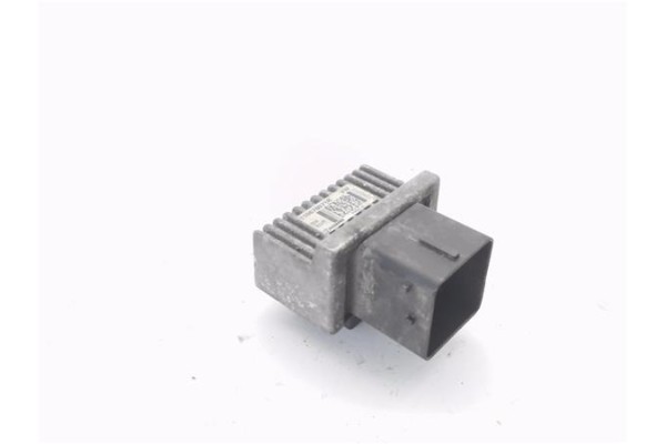 Recambio de caja precalentamiento para renault master iii combi 2.3 l2h2 3,5t referencia OEM IAM 110678071R  