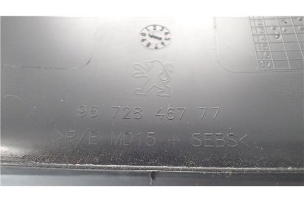 Recambio de embellecedor columna direccion para peugeot 2008 1.2 access referencia OEM IAM 9672846777  