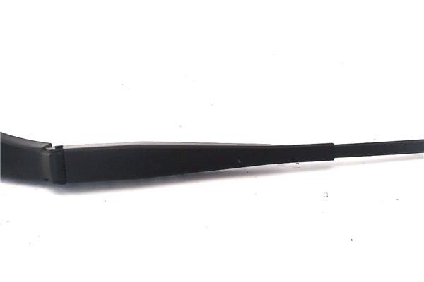 Recambio de brazo limpiaparabrisas delantero izquierdo para chrysler sebring berlina 2.0 crd limited referencia OEM IAM 05303715